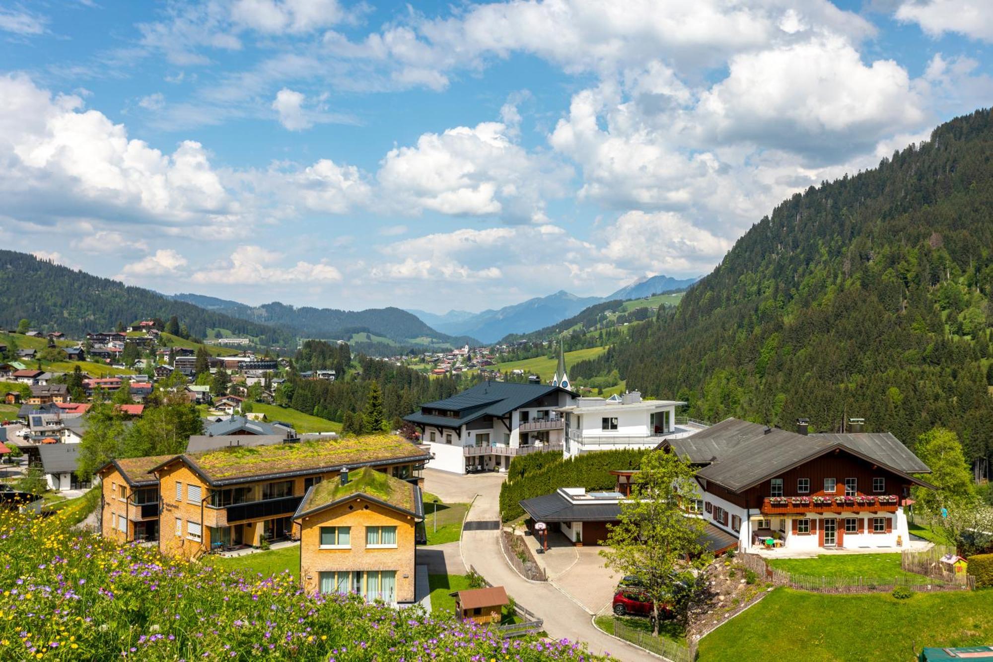 Haus Berg & Tal Apartment Hirschegg  Bagian luar foto